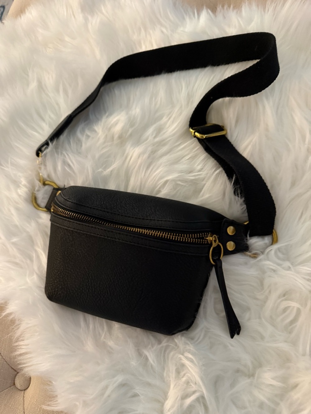 Universal Thread Black Belt Bag Crossbody - Picture 3 of 8
